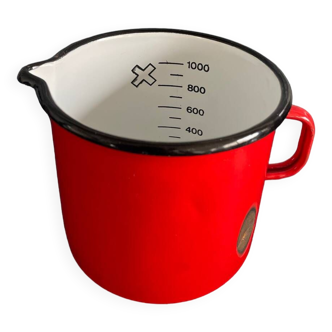 Red measuring pot in enameled sheet metal