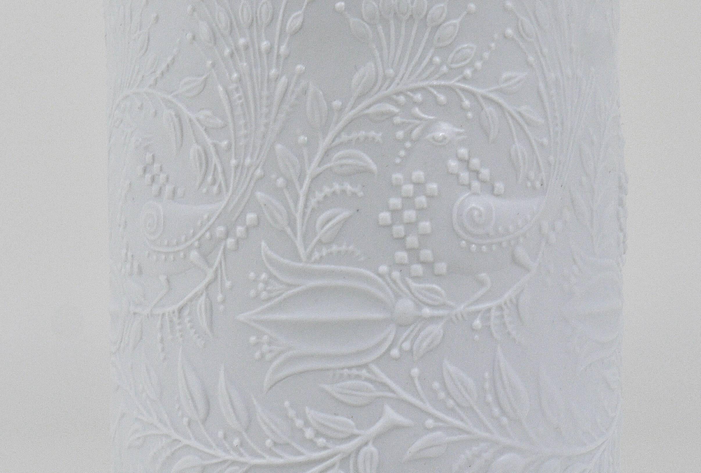 White relief Op Art porcelain vase by Bjorn Wiinblad, Rosenthal Studio Line, 1960s.