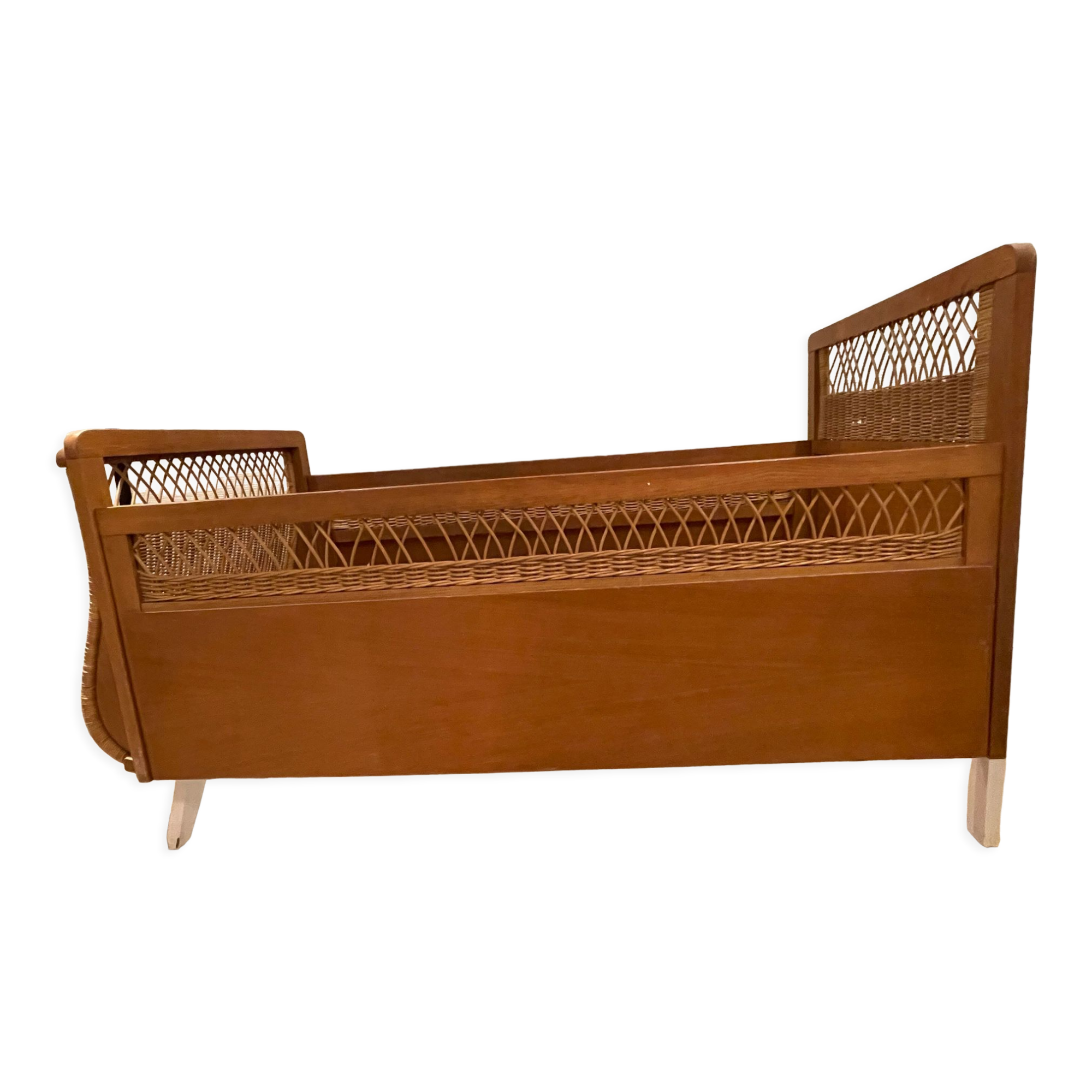 Children's bed wood and rattan