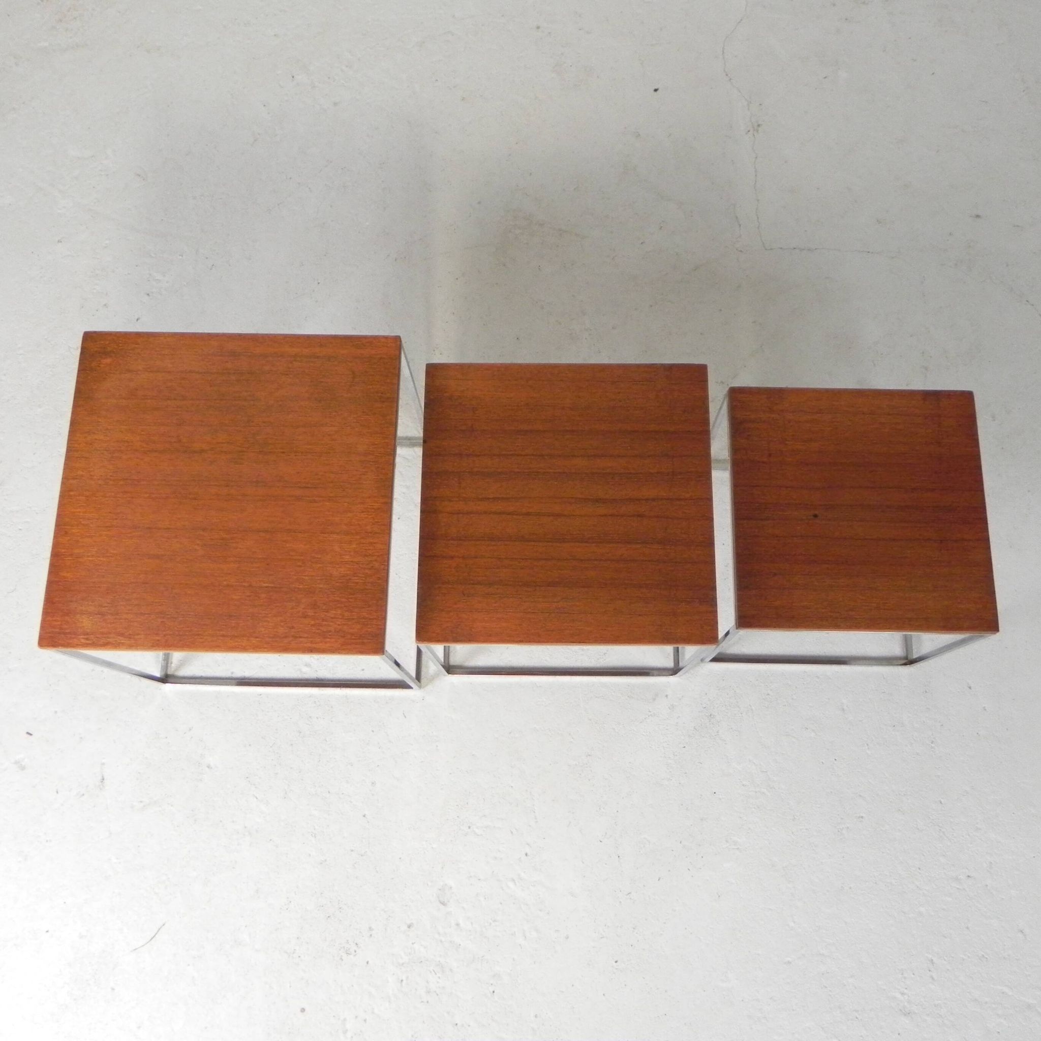 Ensemble de 3 tables d'appoint, ensemble mimi, années 1960