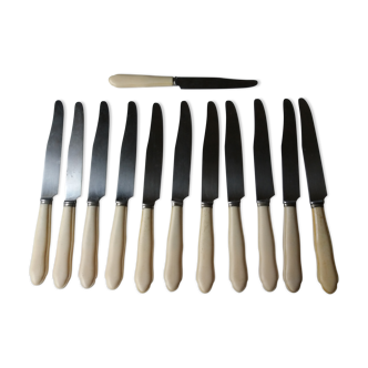 Lot de douze couteaux art deco a manche d'ivoire