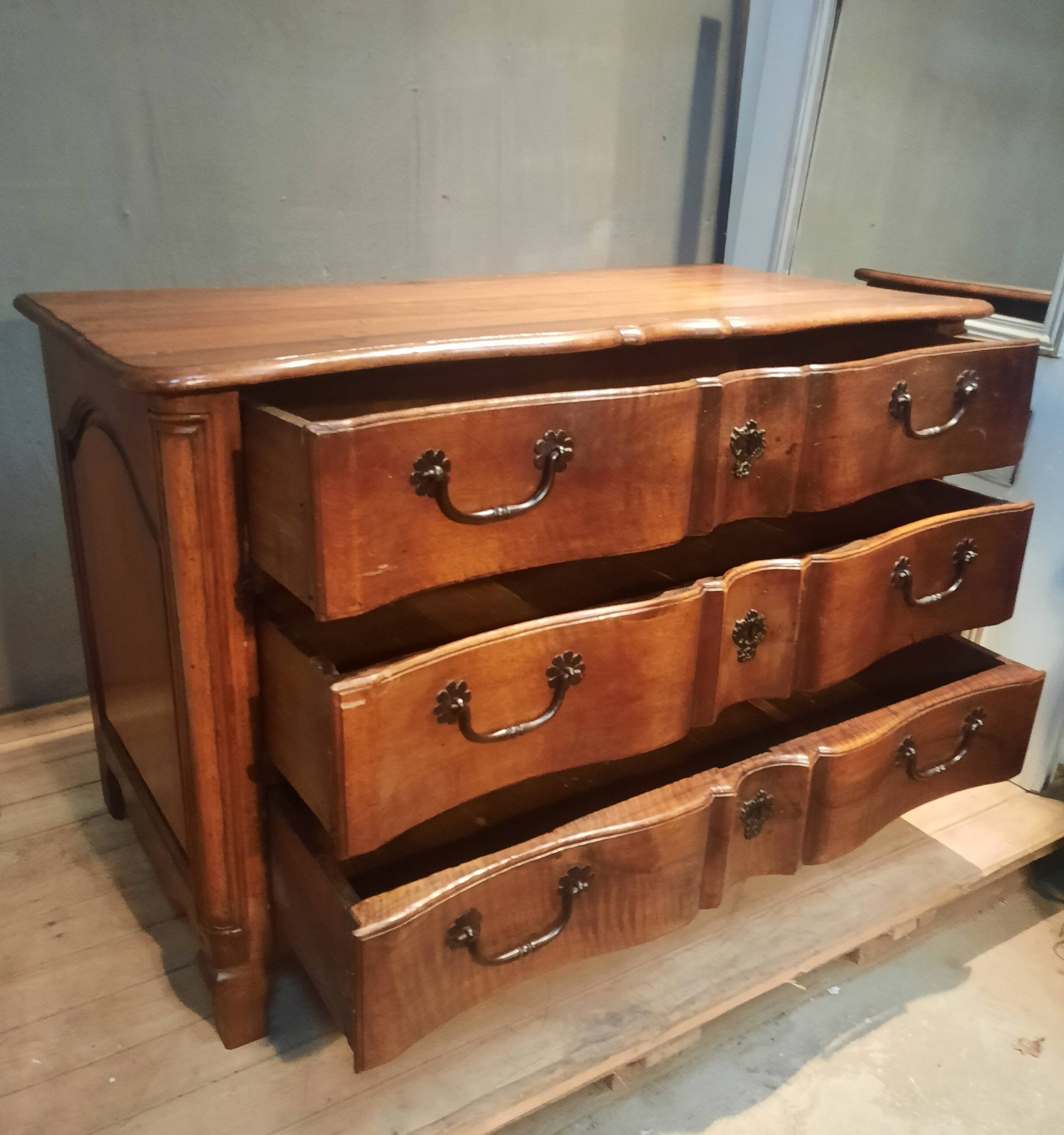 Crossbow chest of drawers from the 18th century