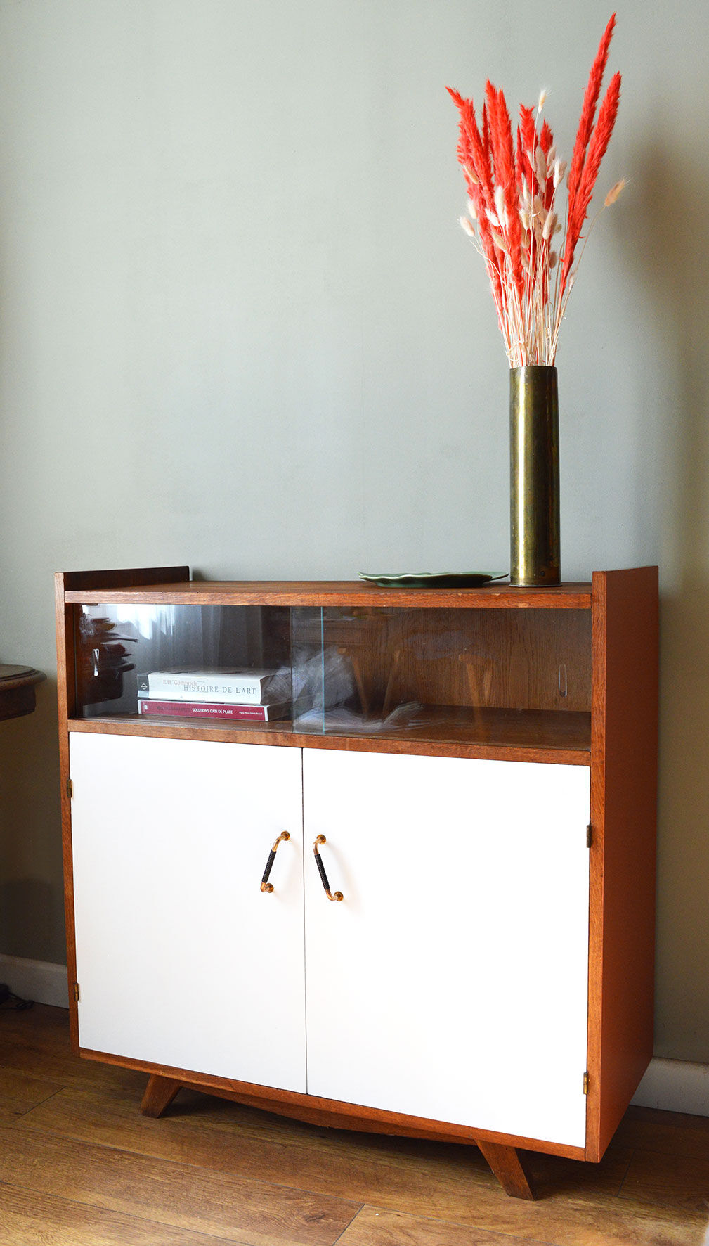 Bahut with compass feet