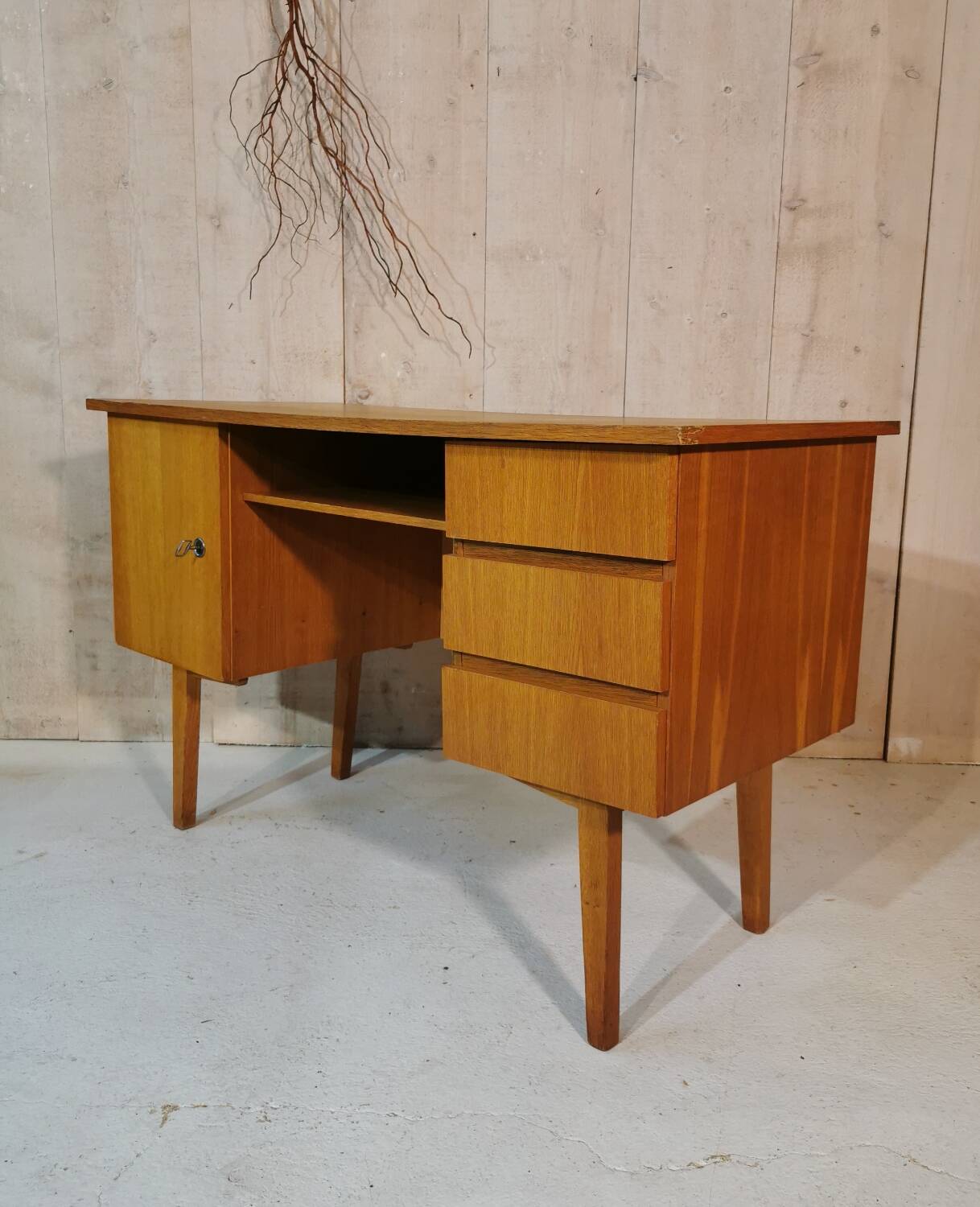 Desk with compass feet