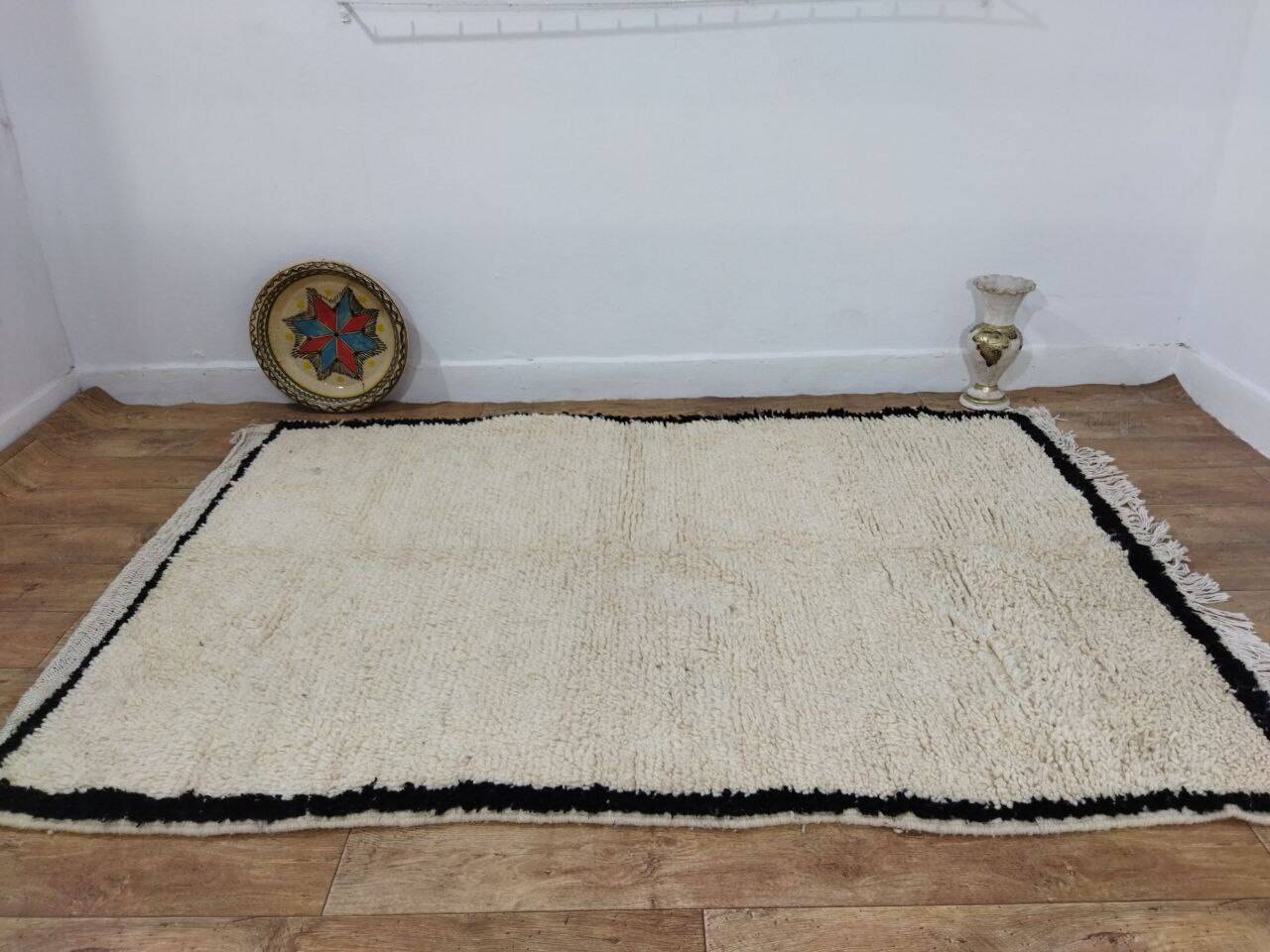 Handcrafted Moroccan Berber Rug 195 X 138 CM