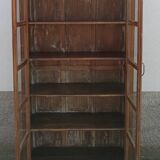 Armoire vitrée en bois