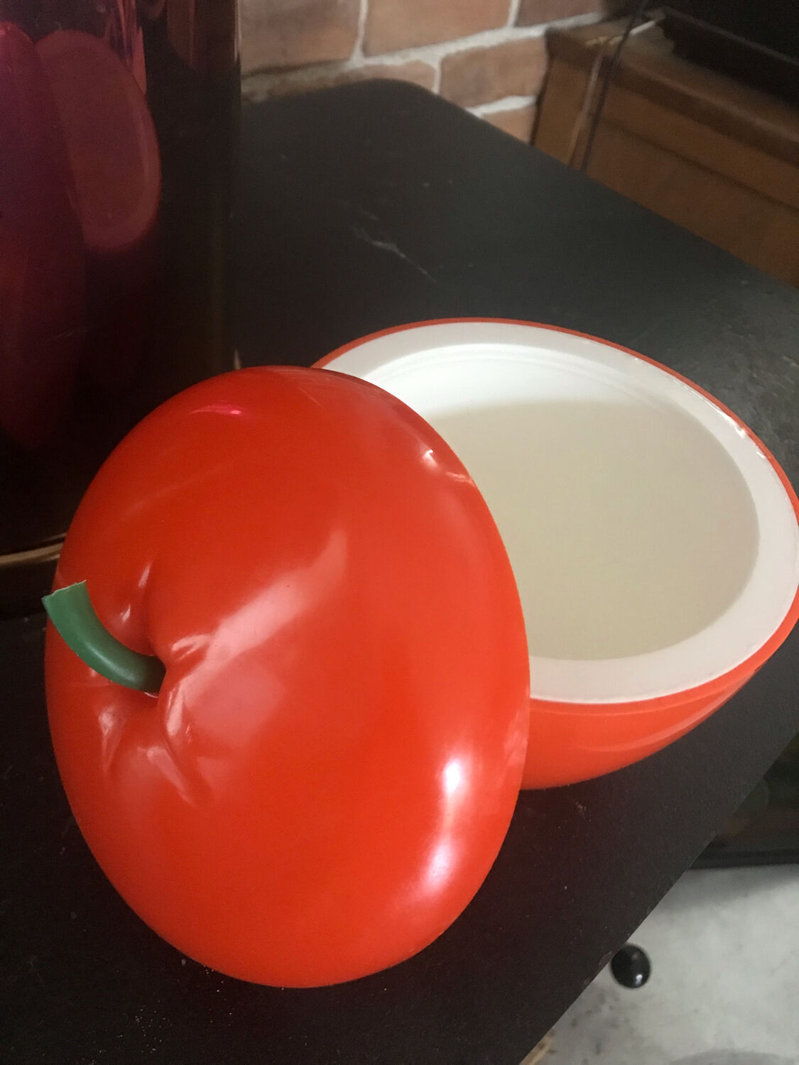 Vintage ice cube apple 70s