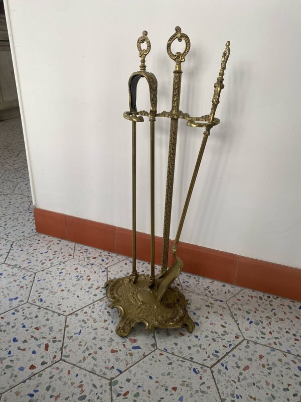Nécessaire à cheminée