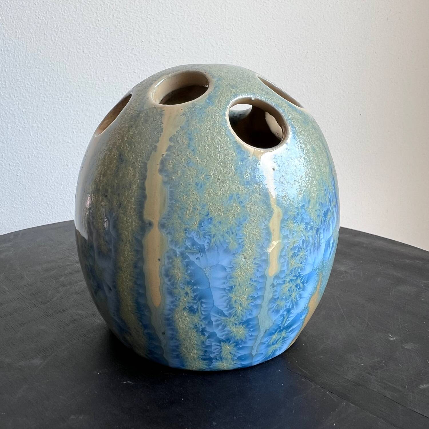 Vintage flower pick – Gradient blue – 1956 – Shell shape