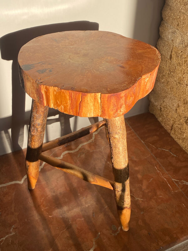 Tabouret en bois brute