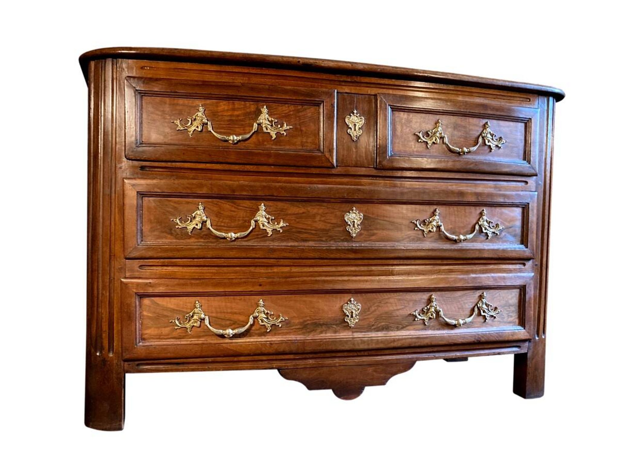 Commode en noyer Régence poignées aux chinois XVIIIe siècle