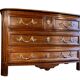 Commode en noyer Régence poignées aux chinois XVIIIe siècle