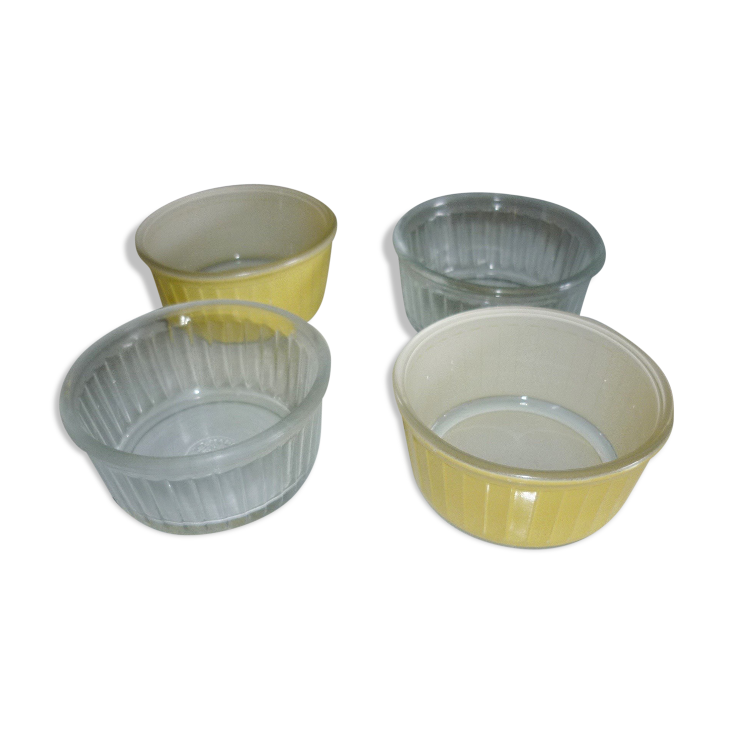 Lot of 4 glass ramekins 2 transparent and 2 yellow