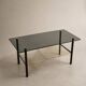 Table basse vintage verre fumé, métal noir et laiton — années 70
