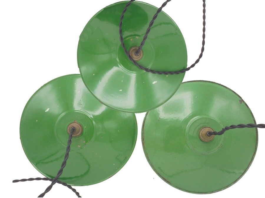 Trio of green suspensions in enamelled sheet metal