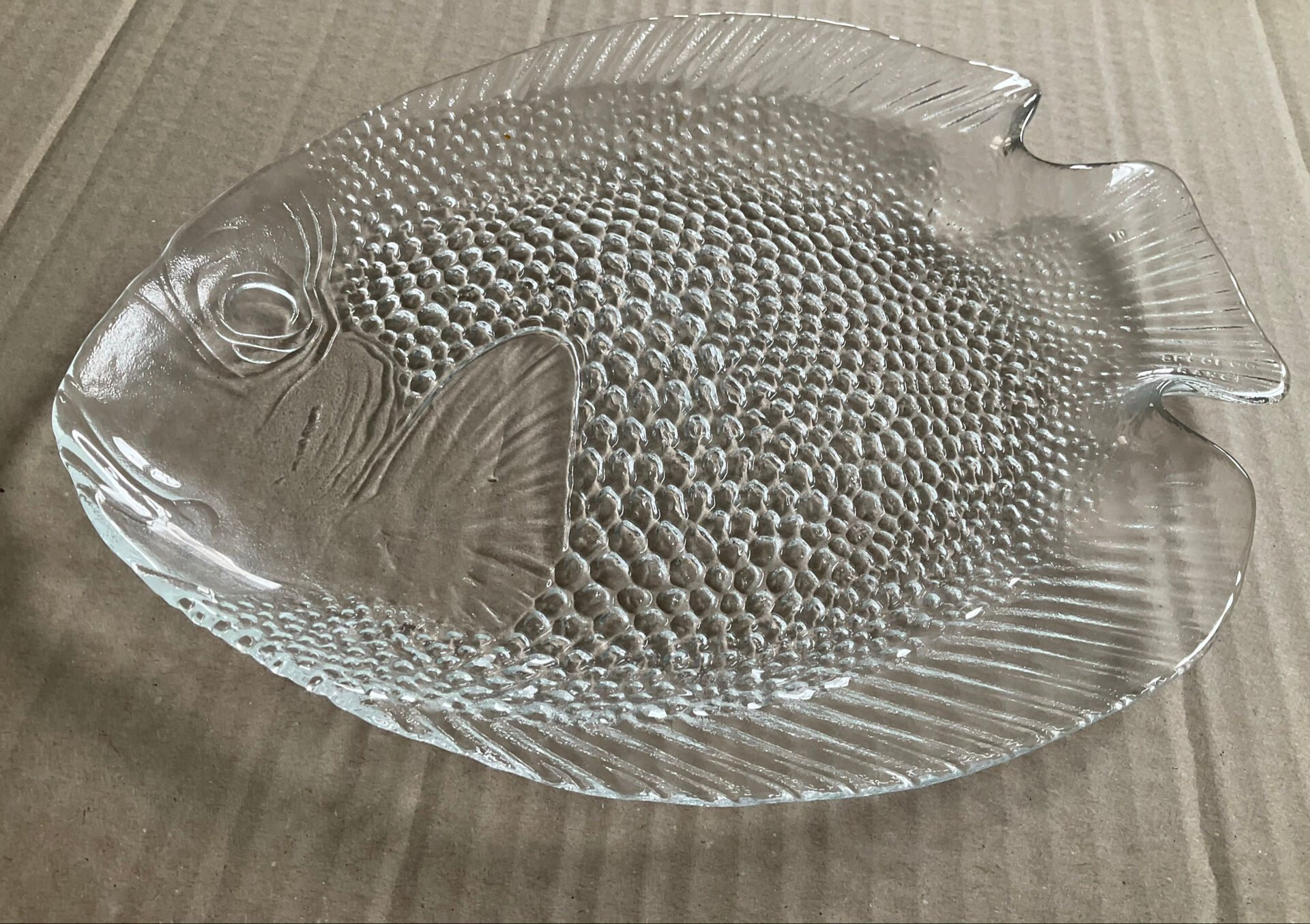 Set of 8 vintage fish plates Arcoroc France