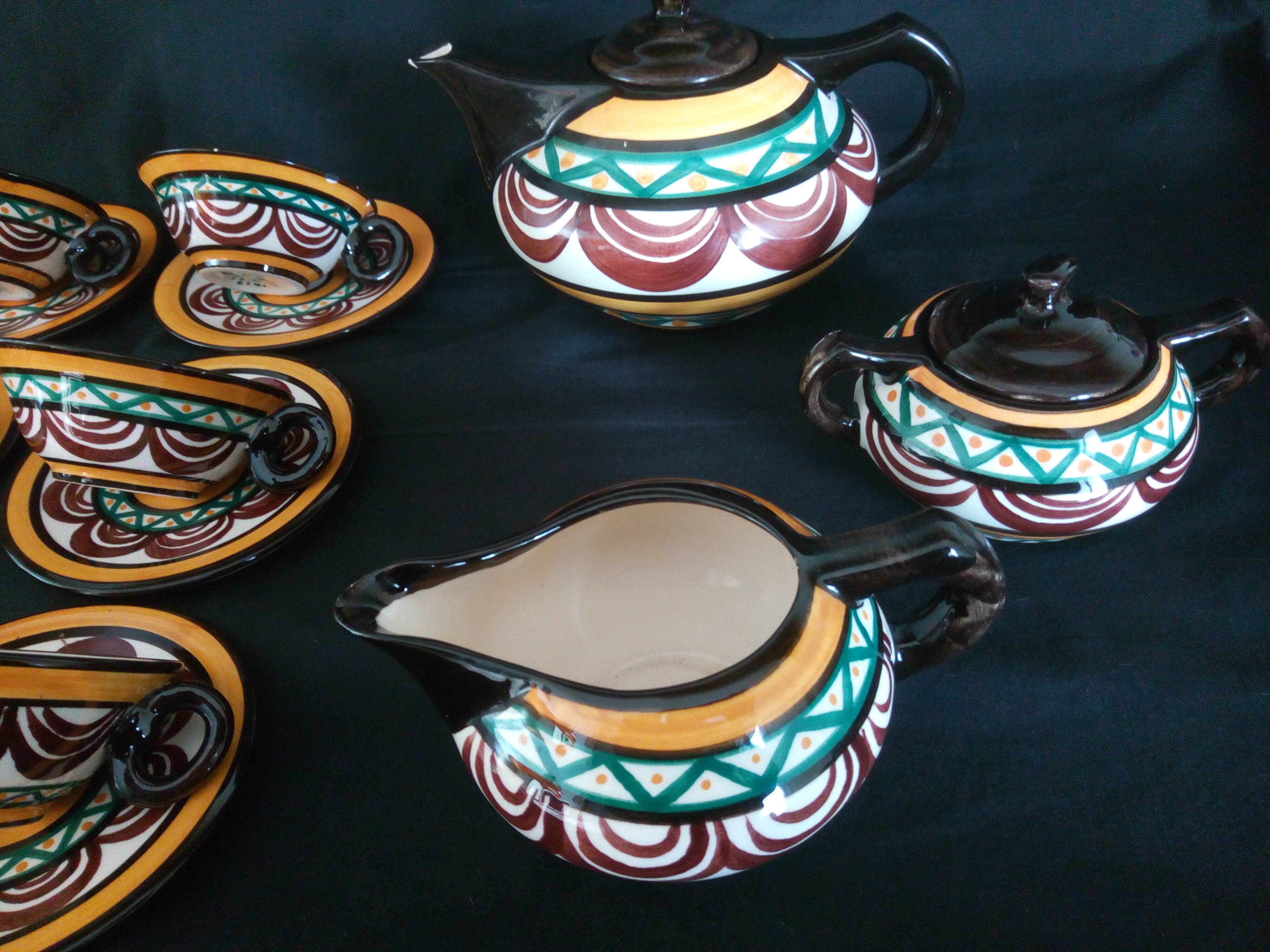 Service à café art déco en faience St. Jean de Bretagne, peint main (15 pièces)