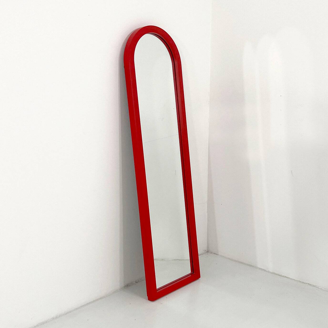Pair of red mirrors by Anna Castelli Ferrieri for Kartell 1980