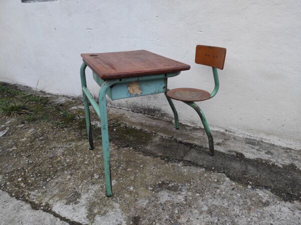 Ancien bureau d'enfant monobloc
