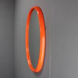 Miroir ovale italien des années 1970, cadre en plastique orange