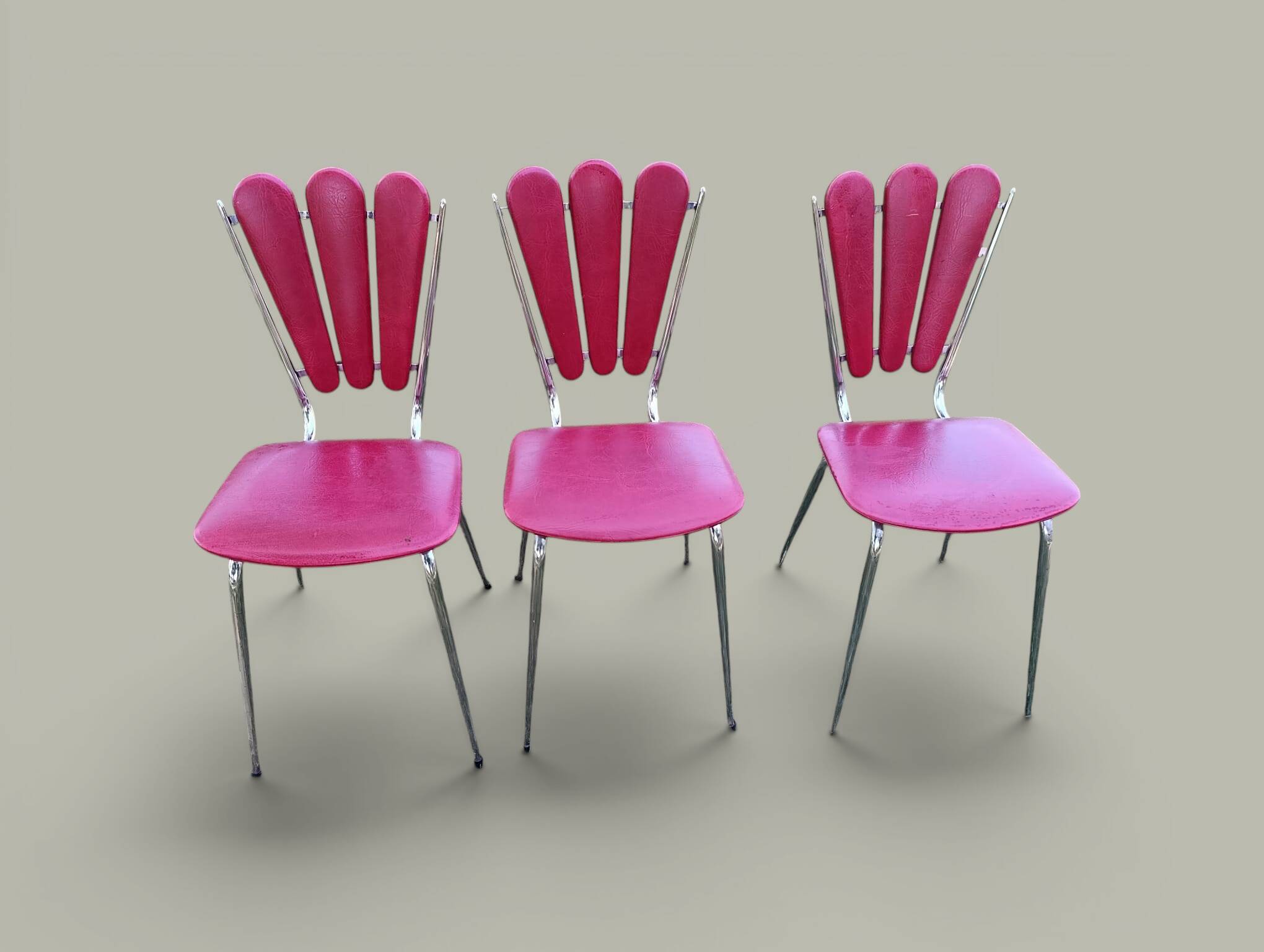 Set of 3 red flower petal chairs - vintage in faux leather - 1960s/70s
