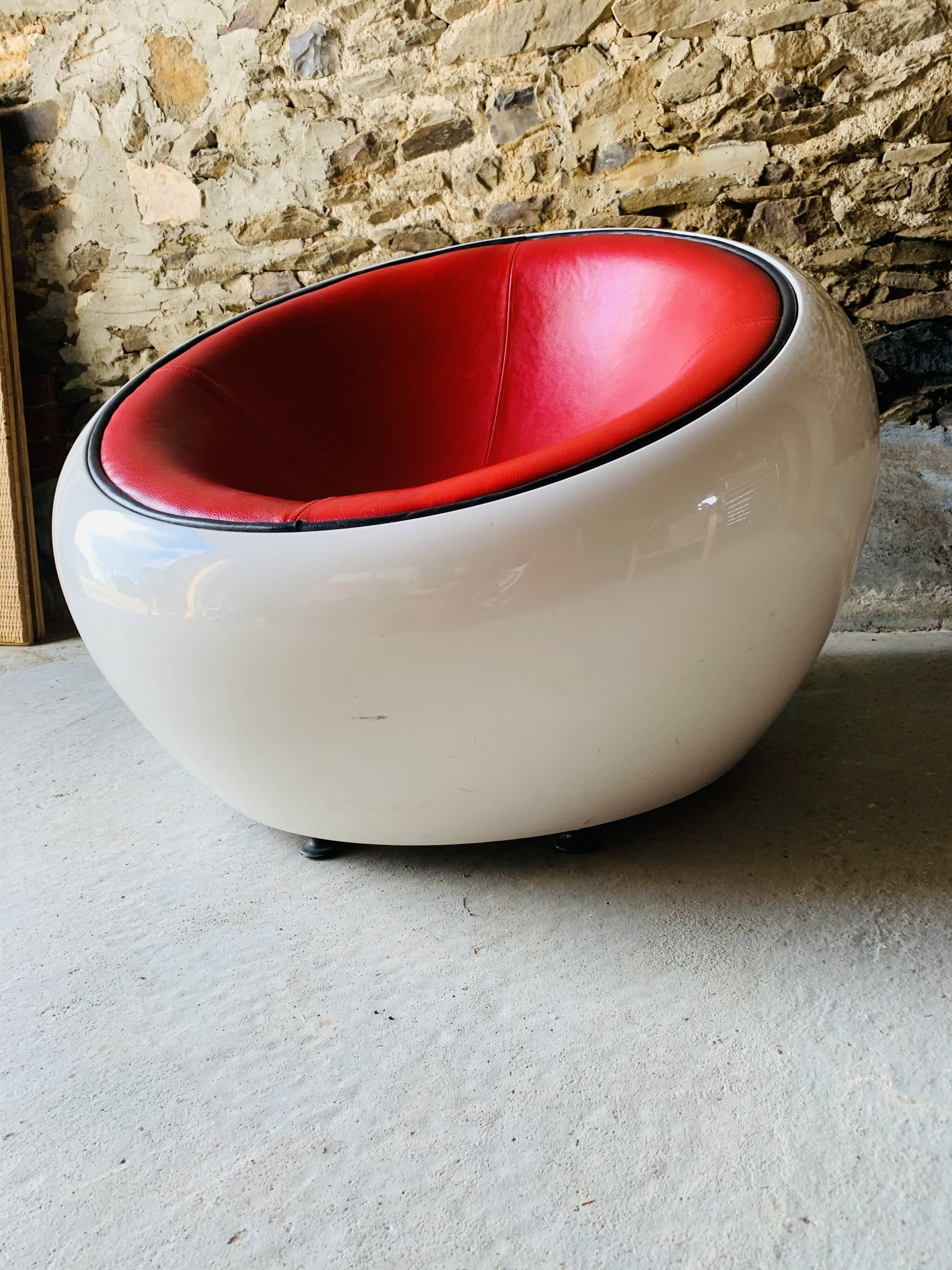 Armchair eye pod ball