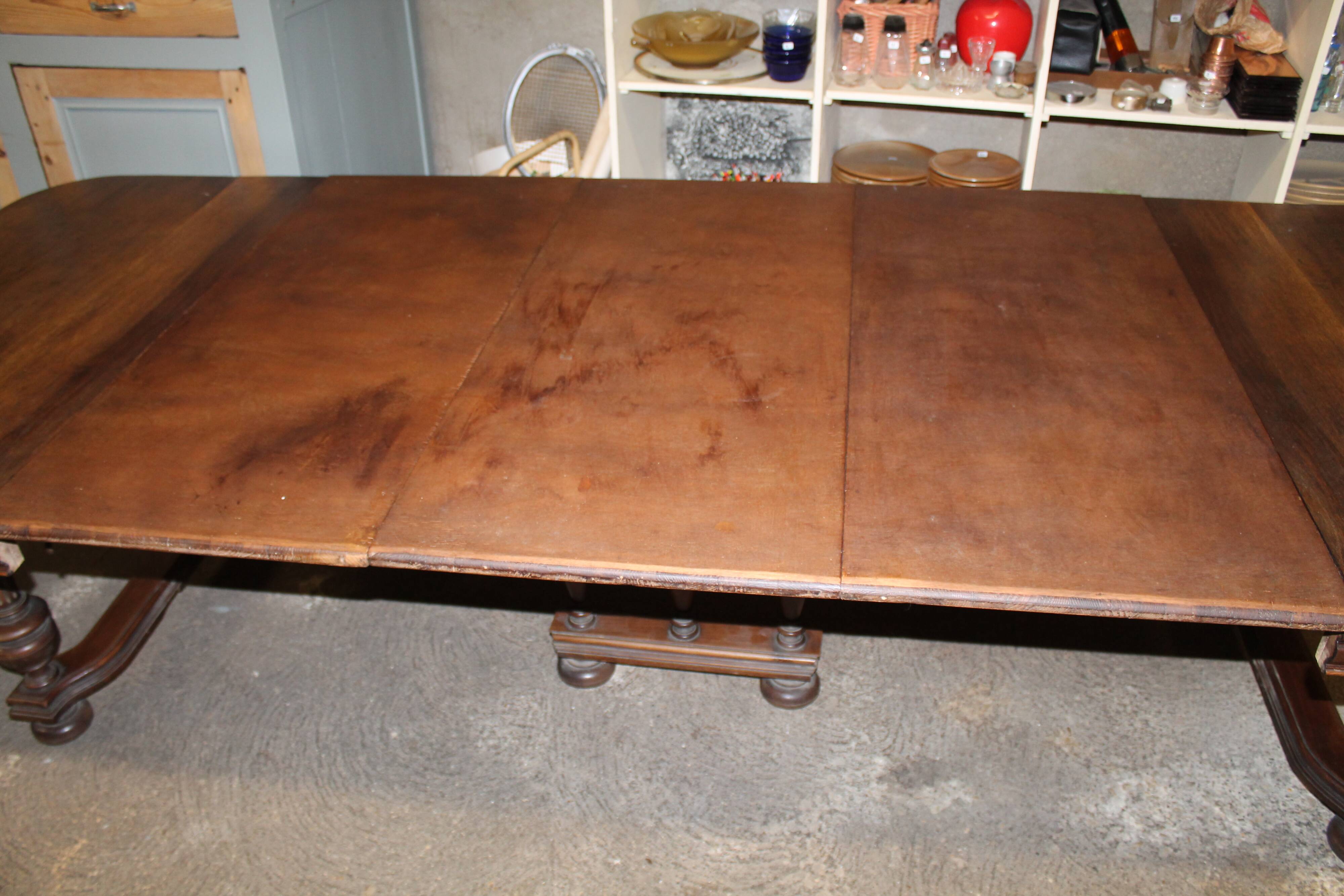 Expandable Henri II table