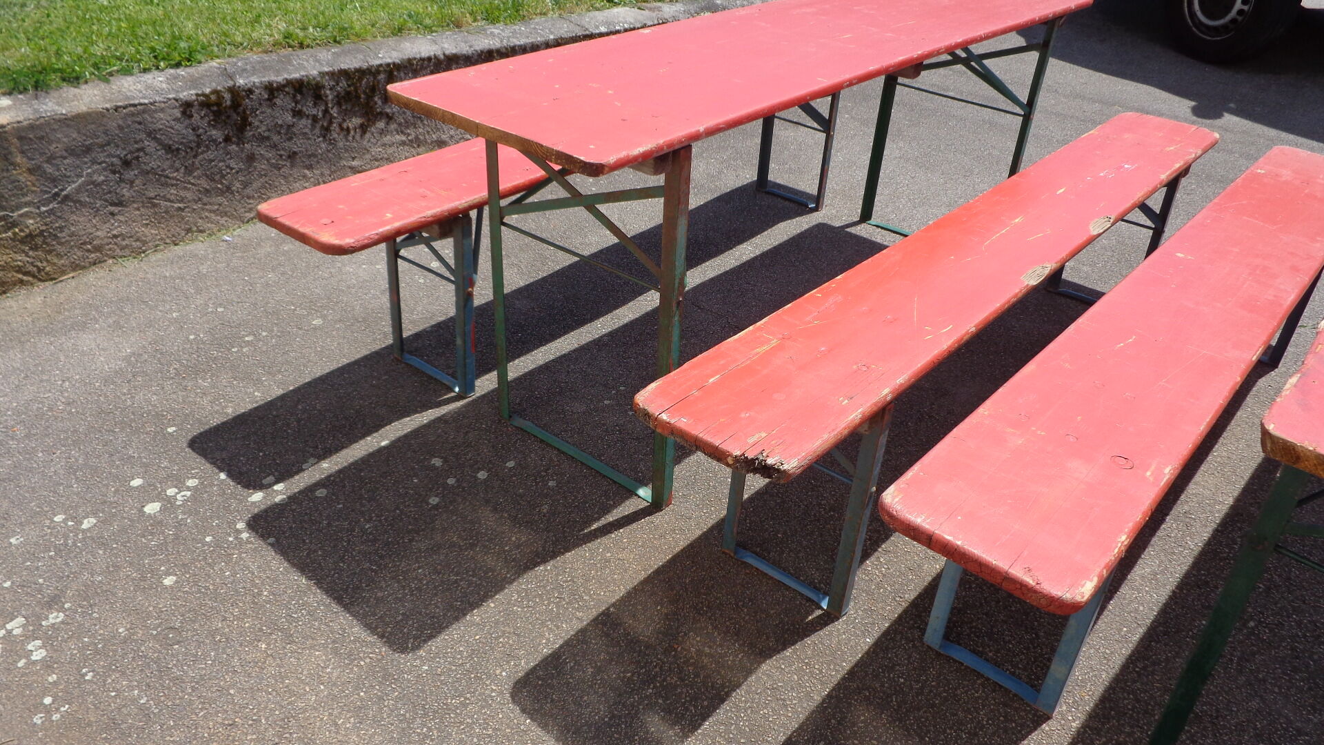 Set de 2 ensembles de tables de brasserie/bancs