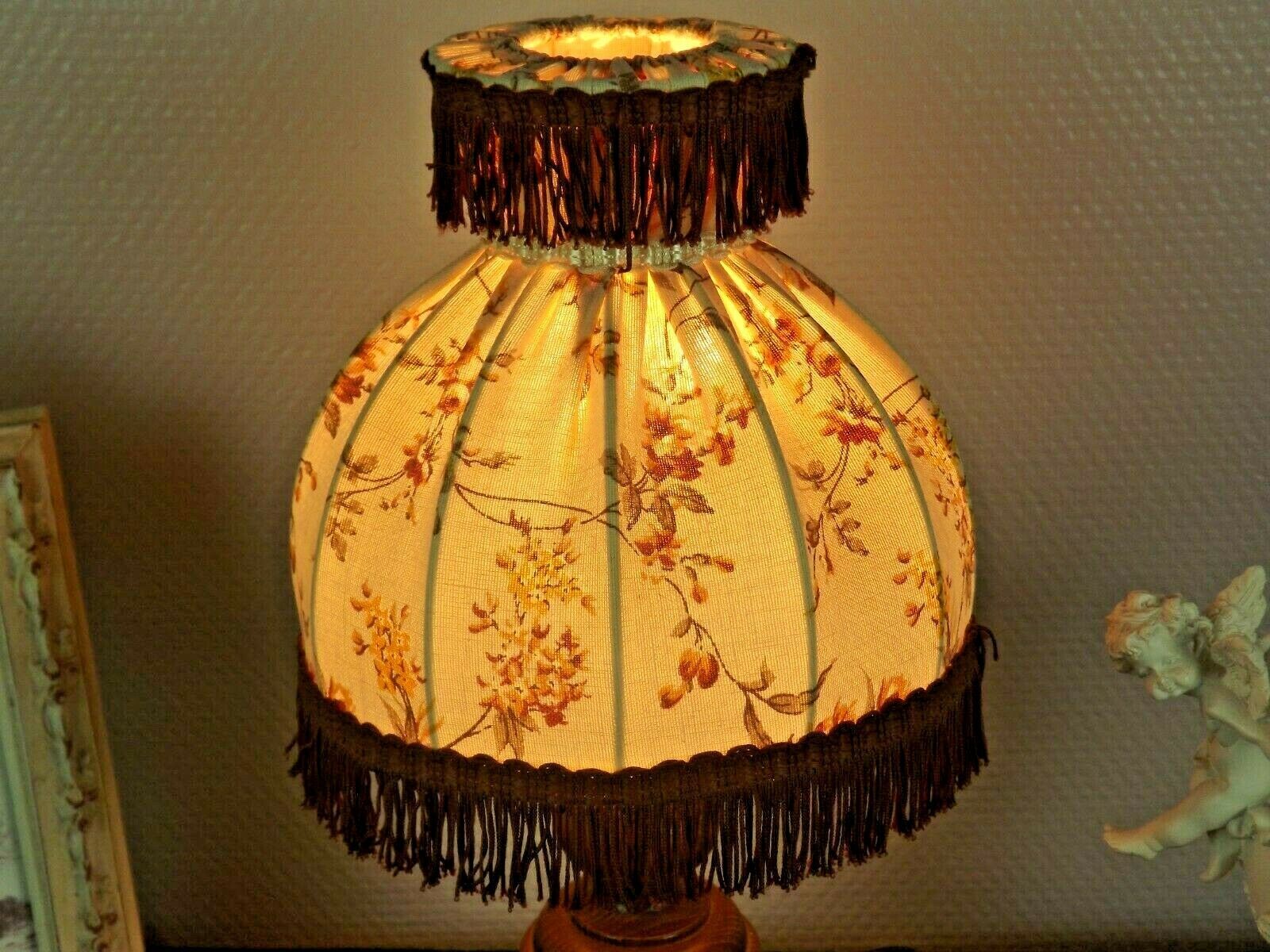Lampe en bois vintage français tourné avec abat-jour à franges en tissu floral 3176