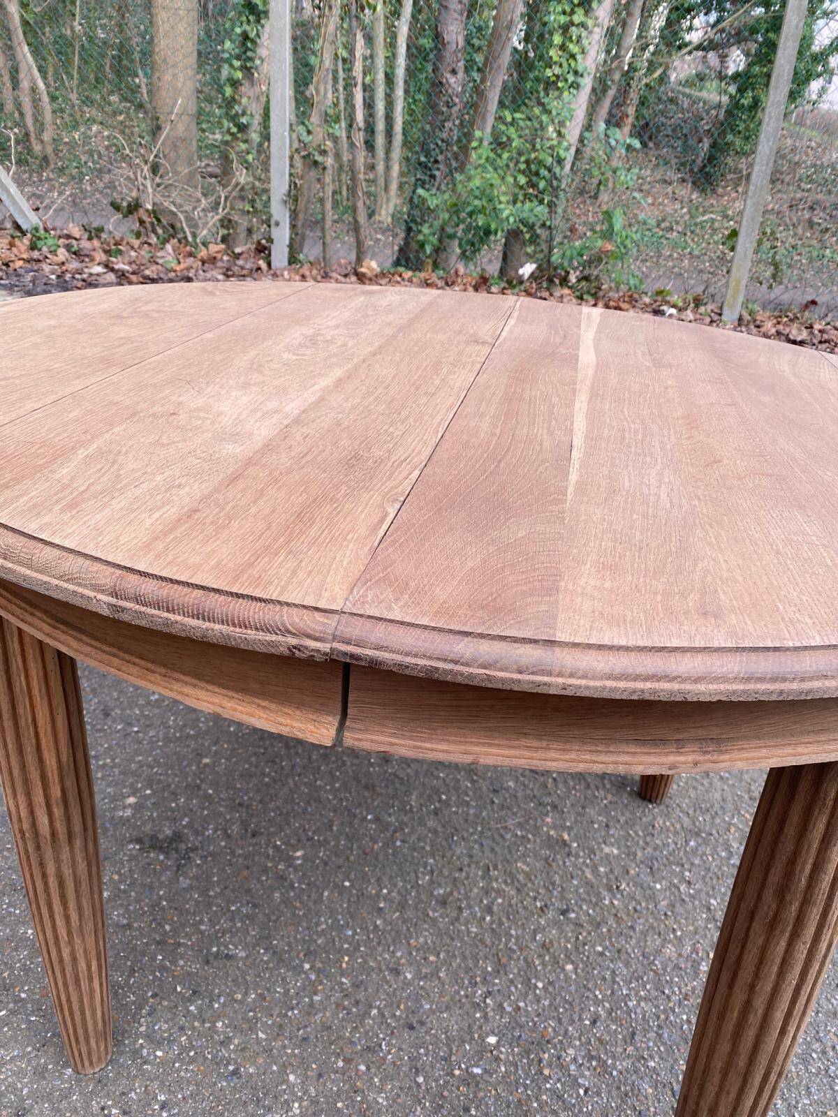 Renovated round Art Deco dining table, extendable, made of solid oak, 210cm.