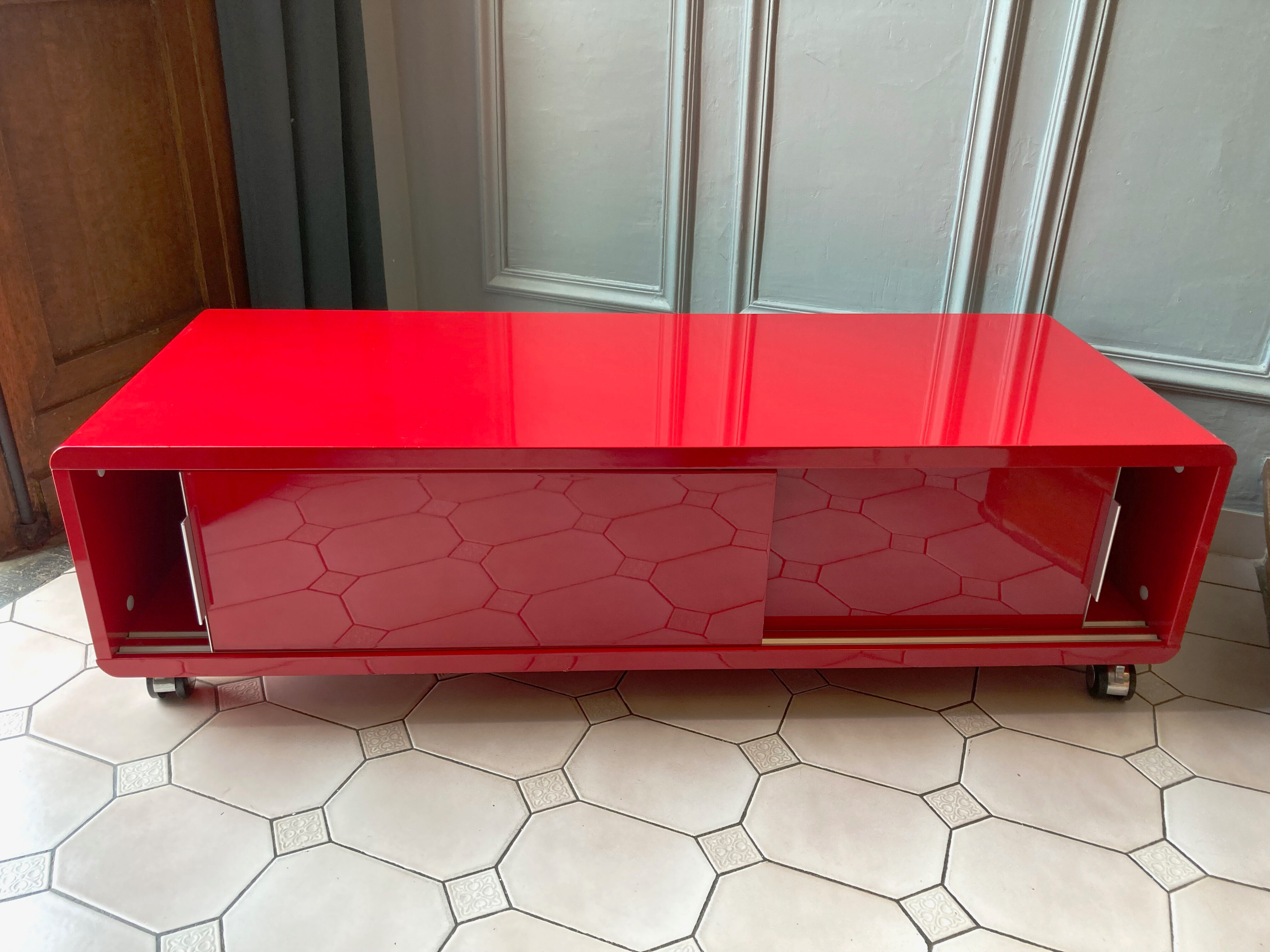 Lacquered red tv cabinet