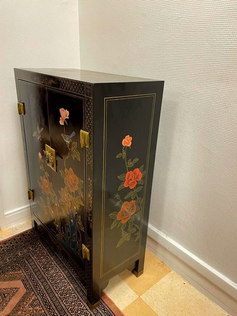 Chinese entrance cabinet