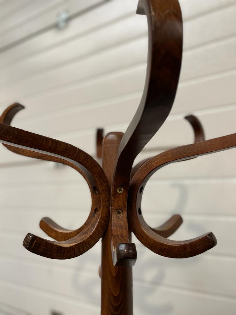 Baumann coat rack