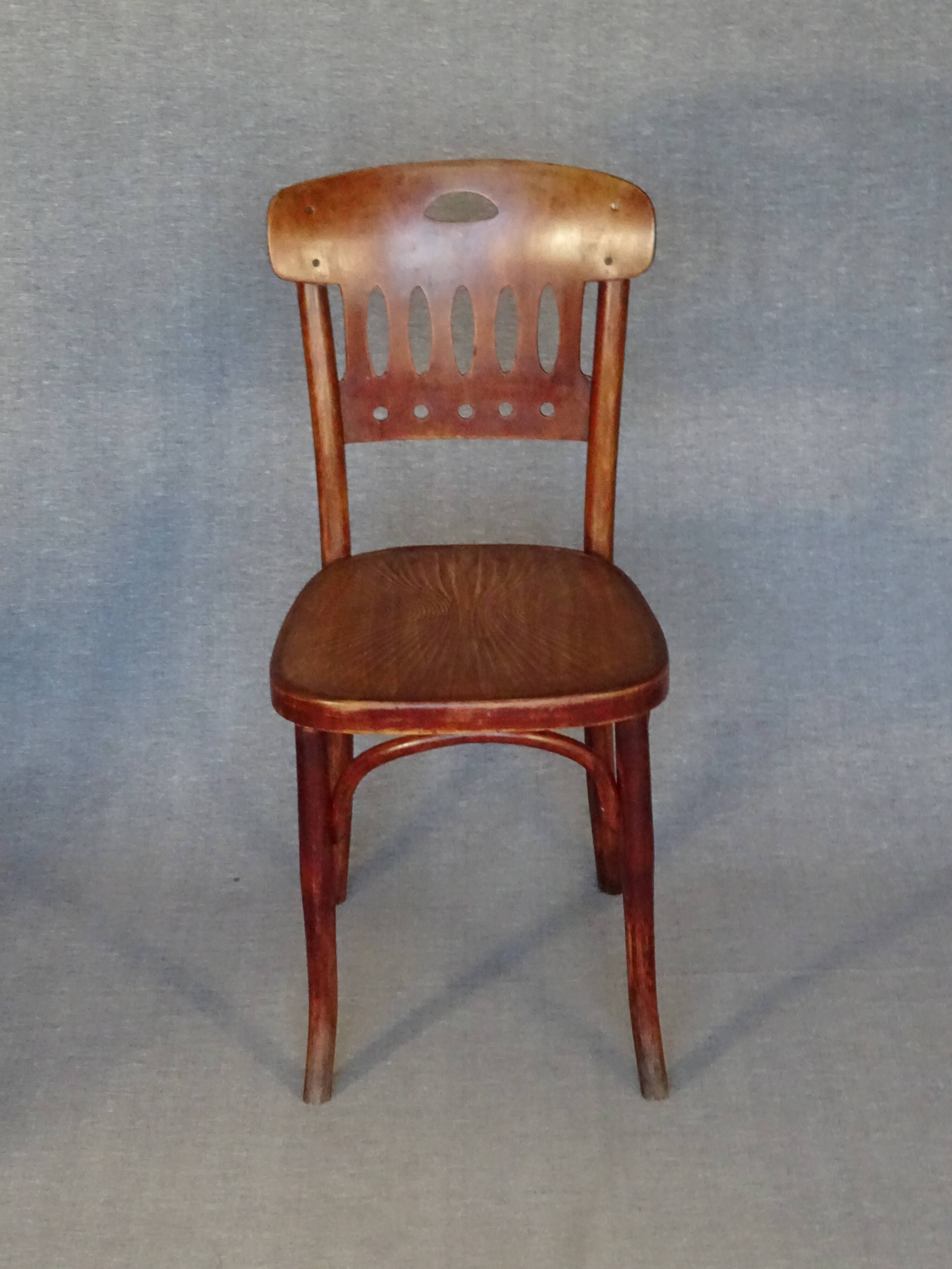 Set of 4 Thonet and Mundus Bistrot chairs 1910 to 1930
