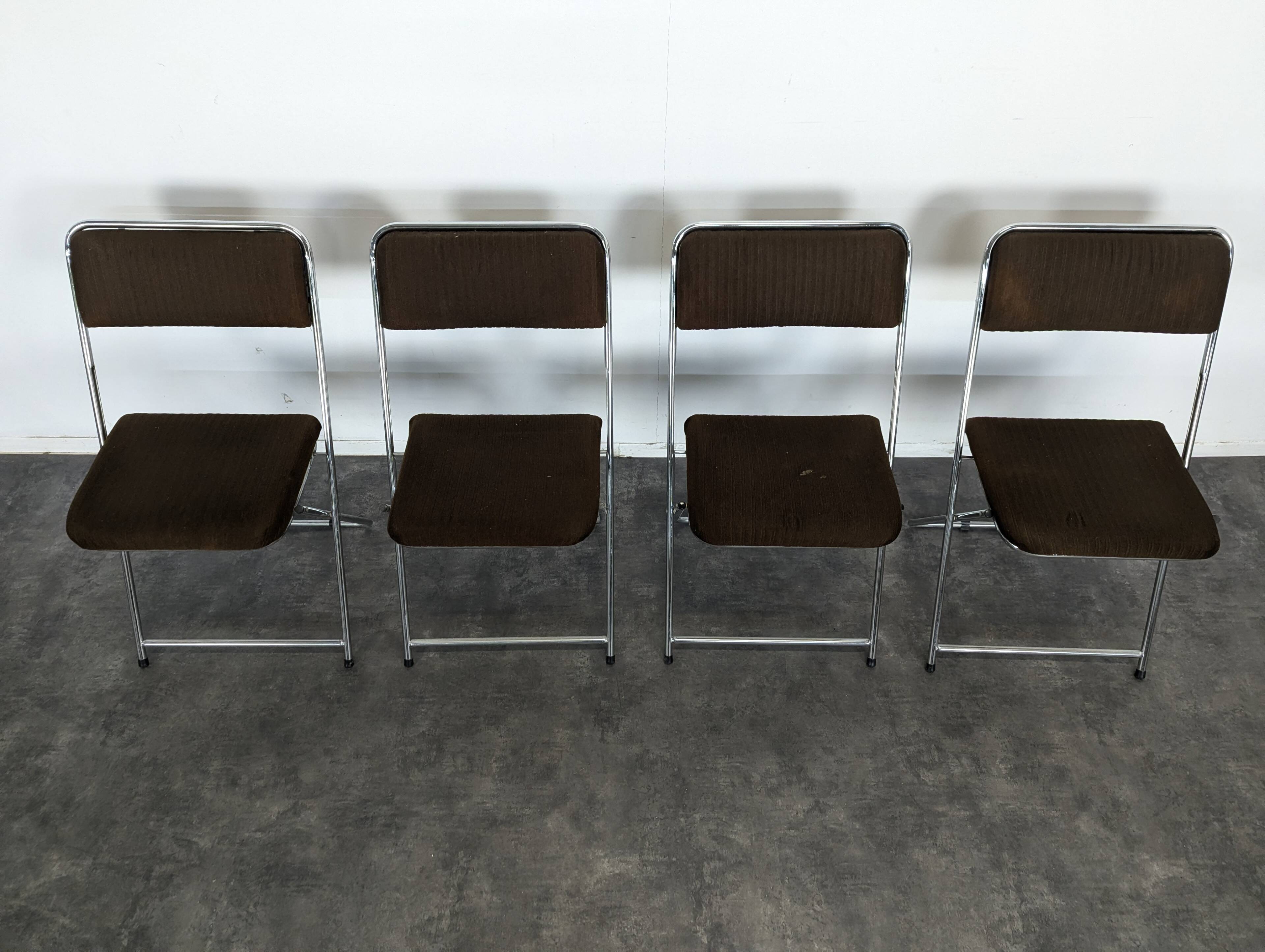 Set of 4 folding chairs
