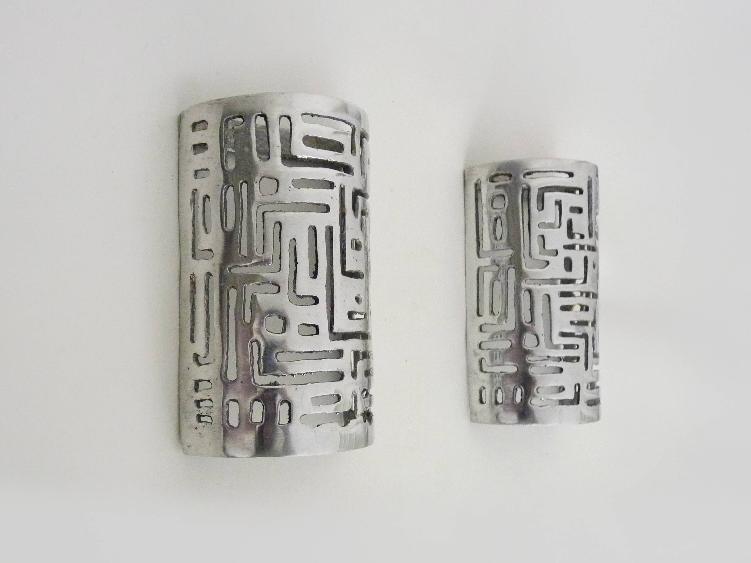 Pair of vintage aluminium wall lights from the 90s.