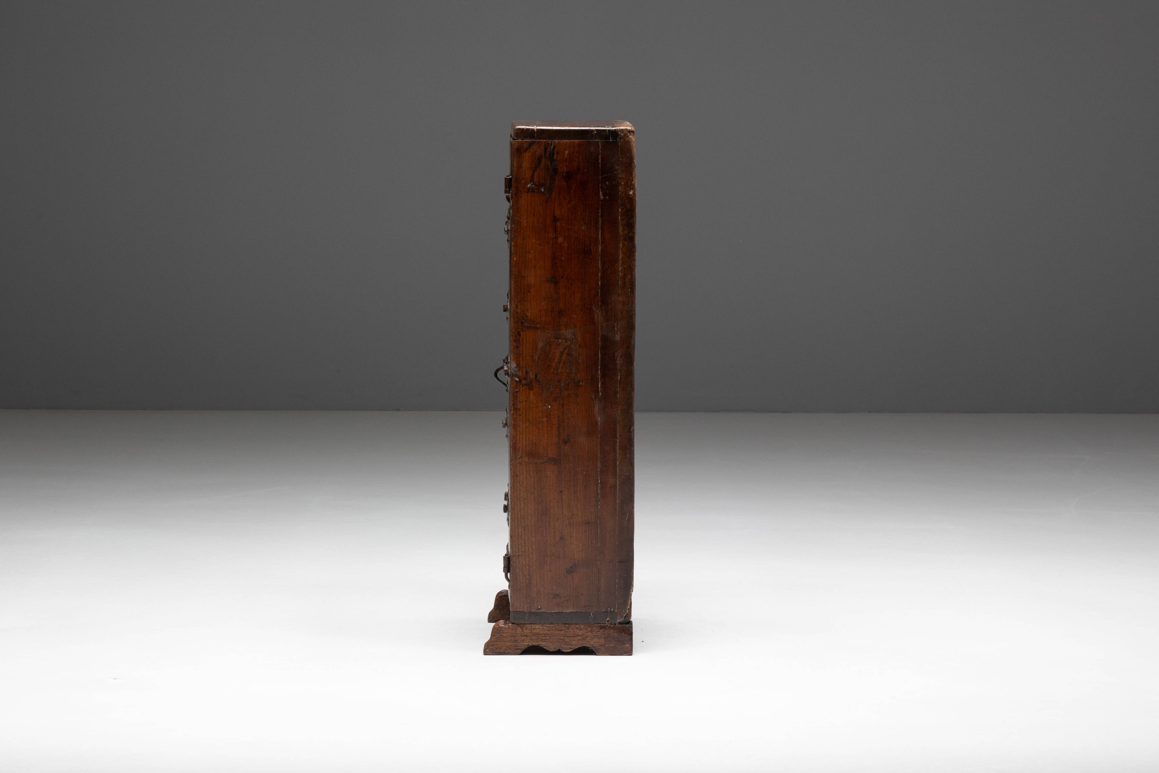 Cabinet vernaculaire, France, XVIIIe siècle