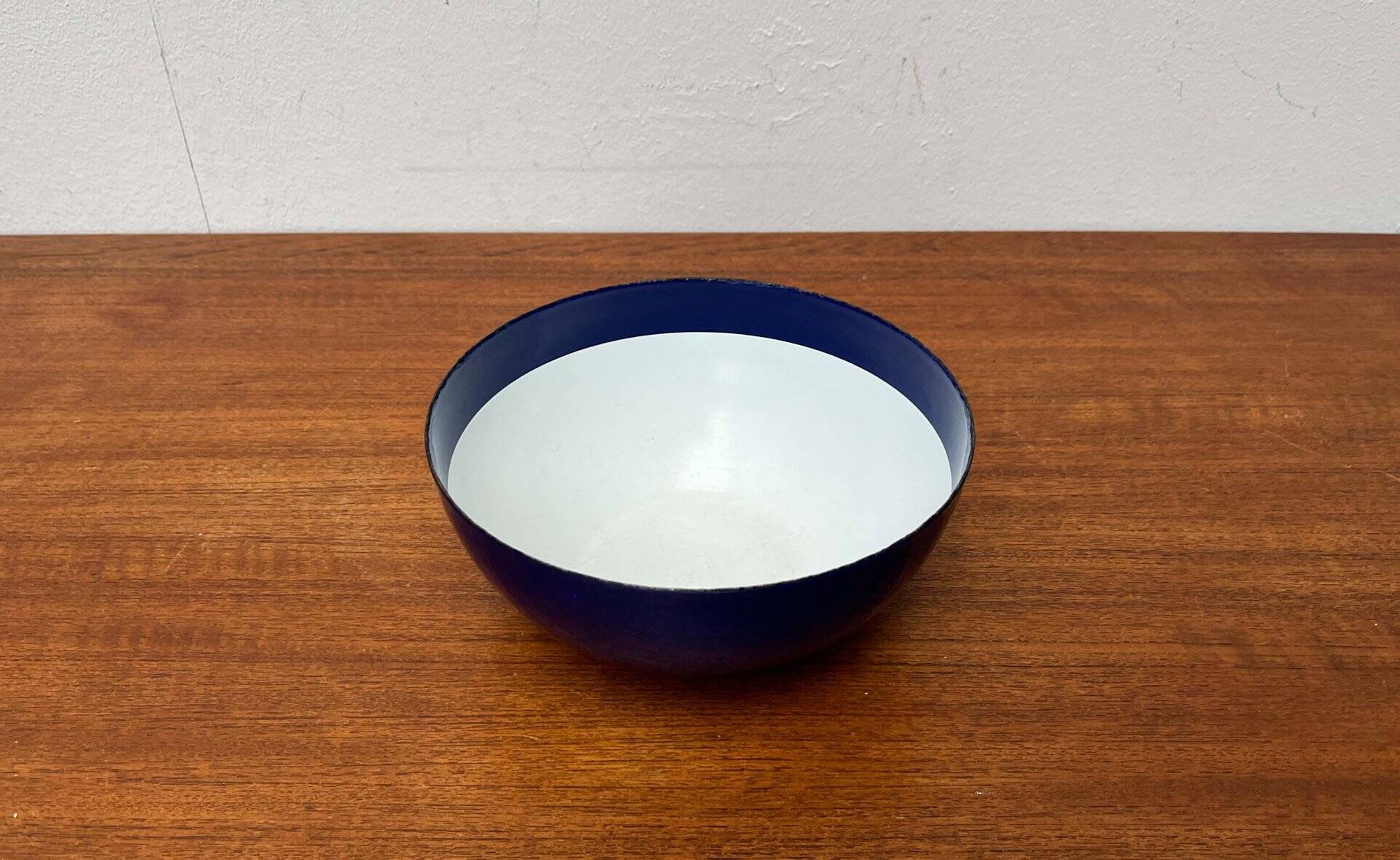 Modern blue enamel bowl from the mid-century by Kaj Franck for Finel, Finland, 1960s.