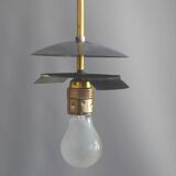 Une paire de grandes lampes sphériques Art Déco avec abat-jour en verre opale et douilles chromées - Bauhaus - 1930-1940