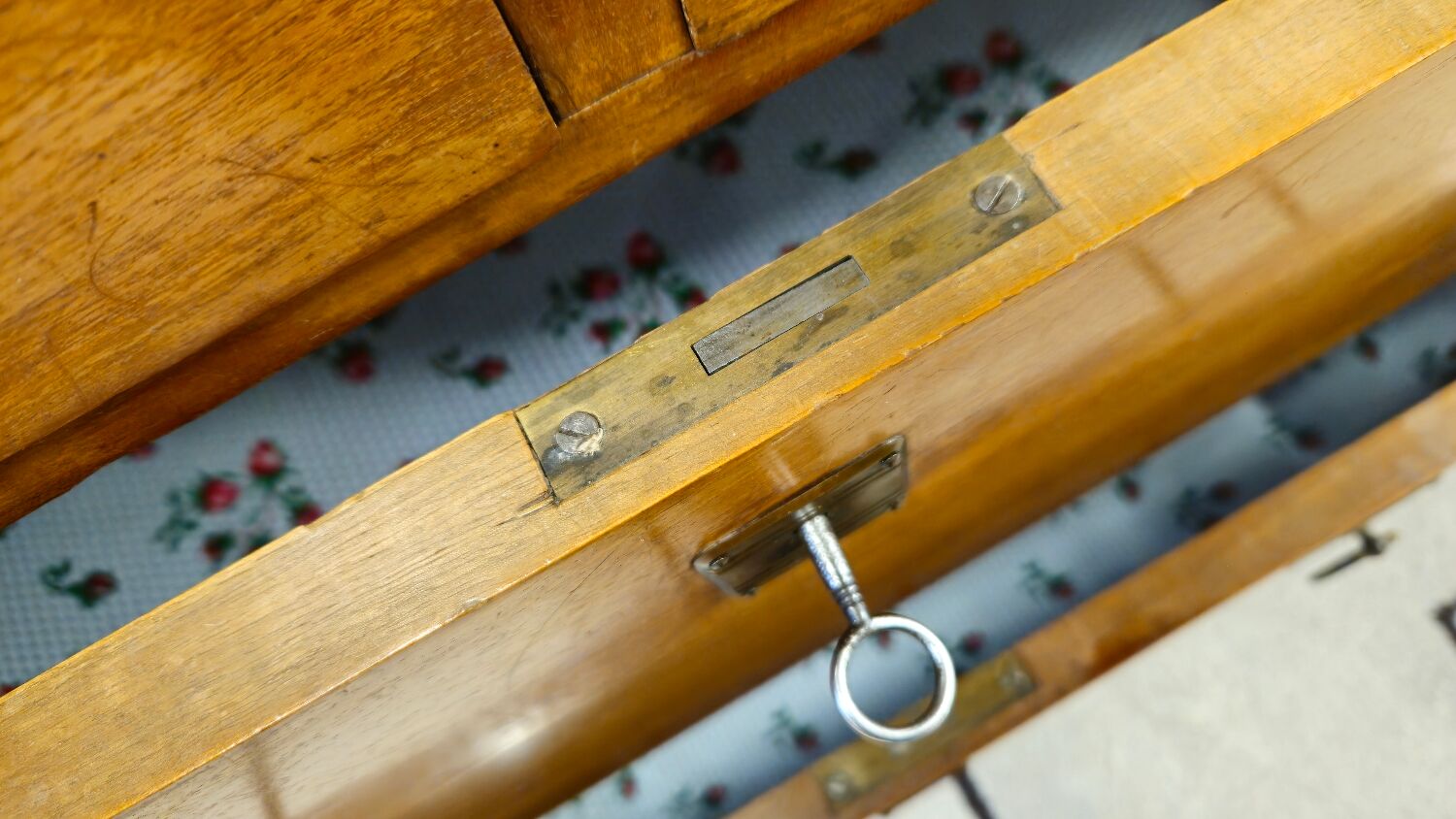 Solid walnut chest of drawers from the 1960s.