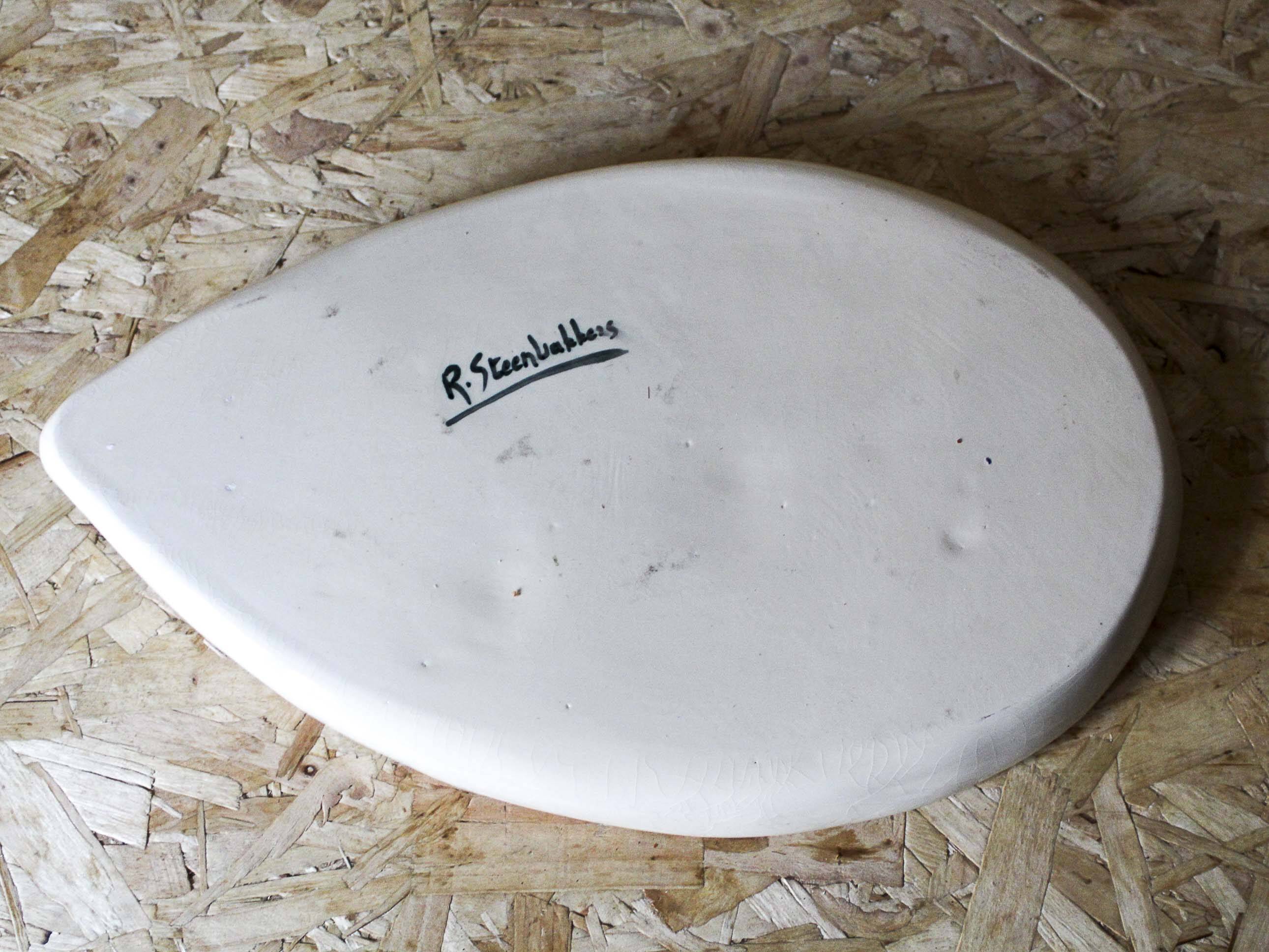 Ceramic dish with bird decoration Reine Steenbakkers