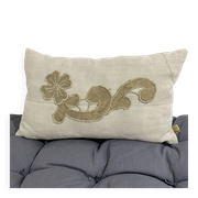 Coussin en toile ancienne avec ornement