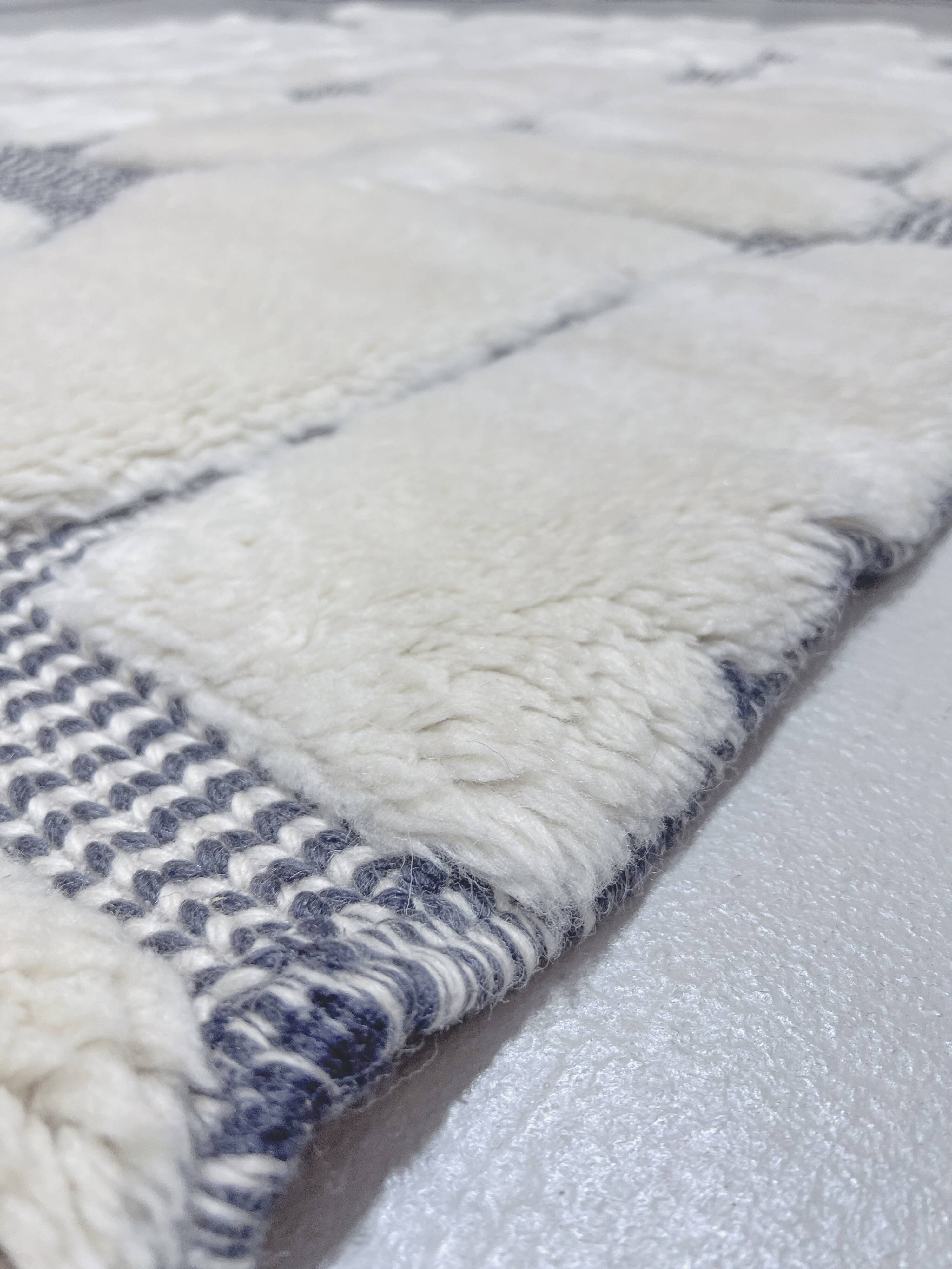 Moroccan Berber Beni Ouarain rug, ecru and black, 2.90x1.97m