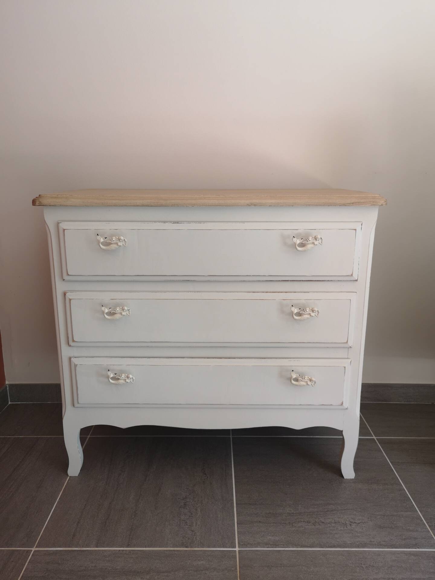Shabby chic chest of drawers