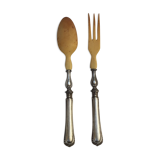 Silver and horned salad covers