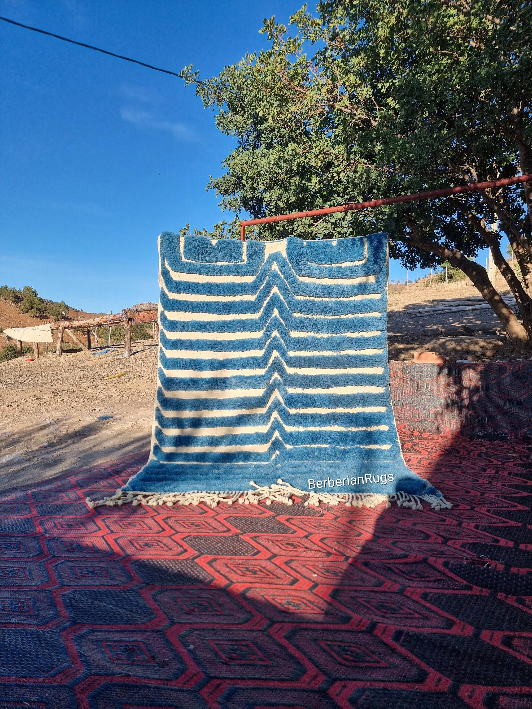 Traditional Moroccan rug, natural wool, 2.5 x 1.5 m.