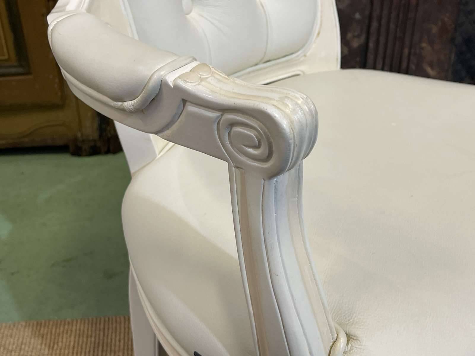 Fauteuil cabriolet de style Louis XV moderne