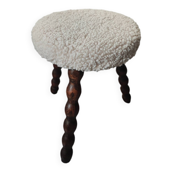 Petit tabouret tripode — Beyit