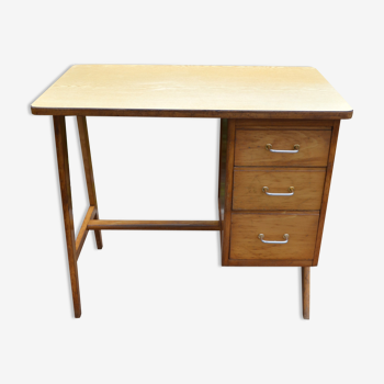 Child desk