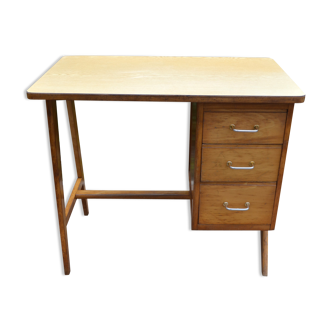 Child desk